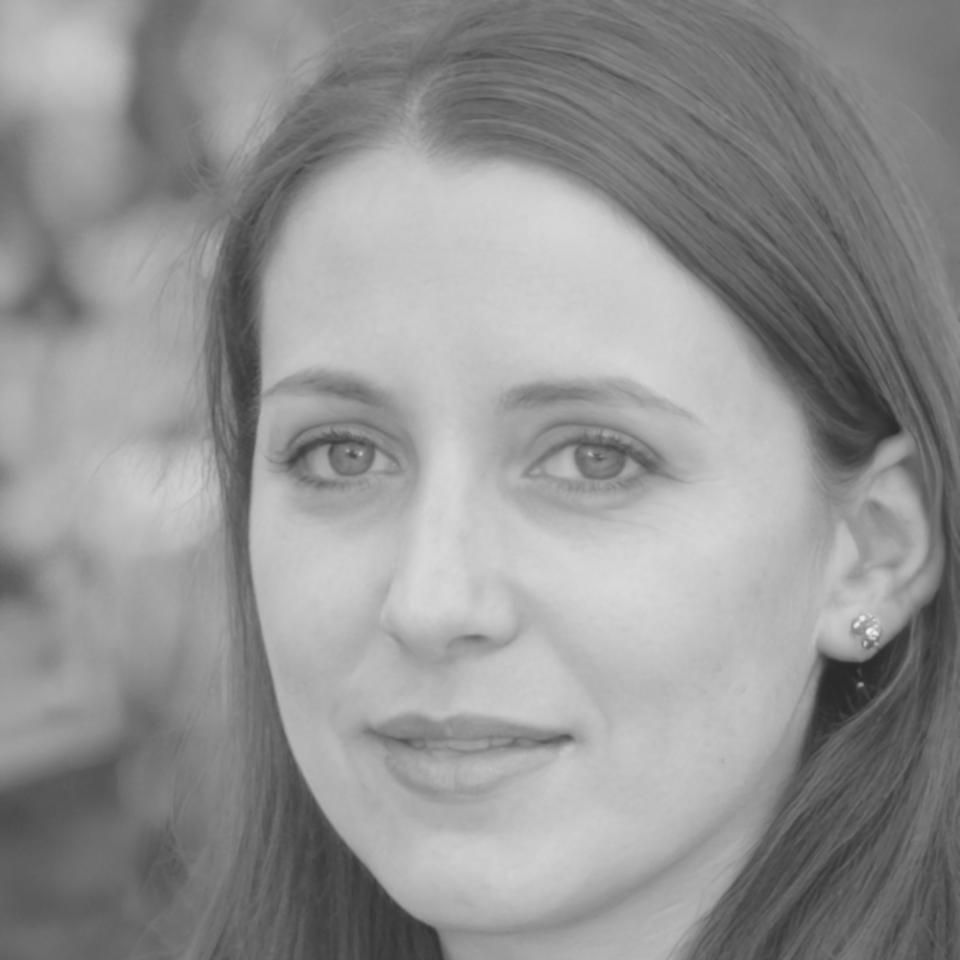 Portraitfoto von Katrin Holzapfel